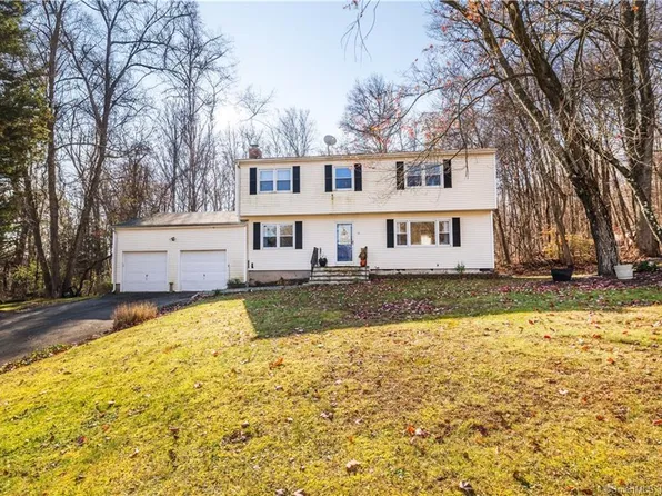 15 Loray Court, Cheshire, CT 06410