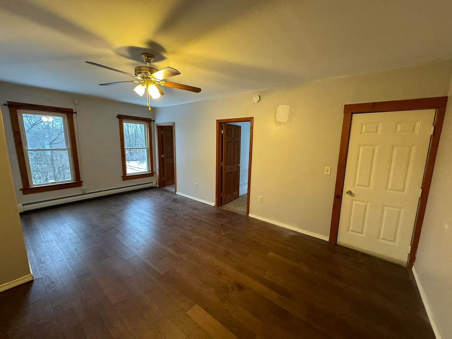 3 bed, 1.0 bath, 3044 sqft, $1,800 — Photo 1