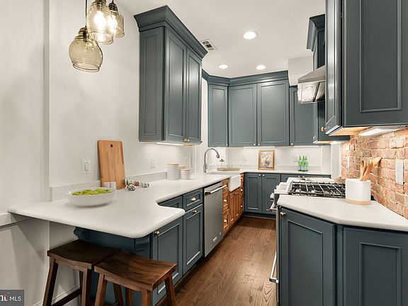 3rd image of 1601 16th St NW APT 2