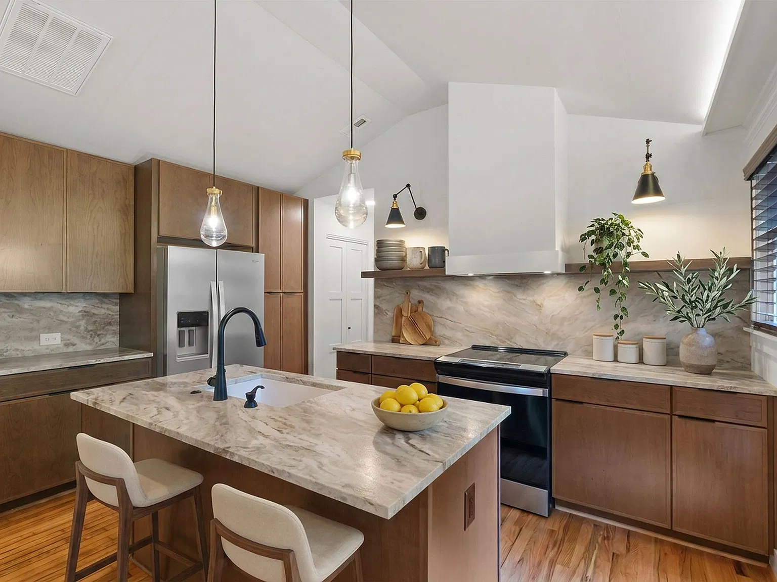 206 Ashley Ave. — Photo 2
