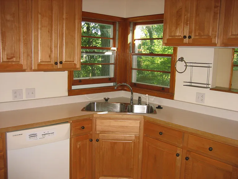 2541 Burnham Rd — Photo 4