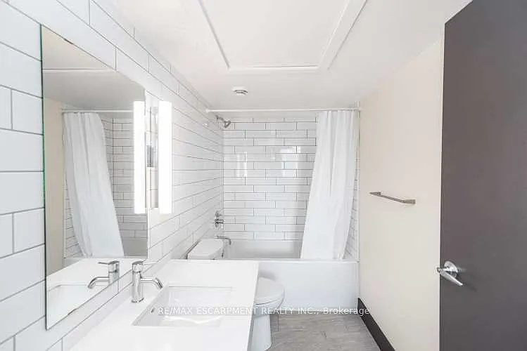 121 King St E #501 — Photo 18