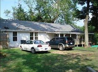 4601 Lake Dreamland Dr, Louisville, KY 40216