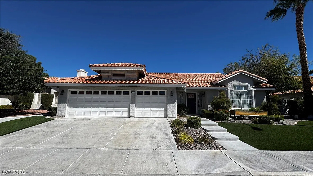 3 bed, 2.0 bath, 2082 sqft, $4,298 — Photo 2
