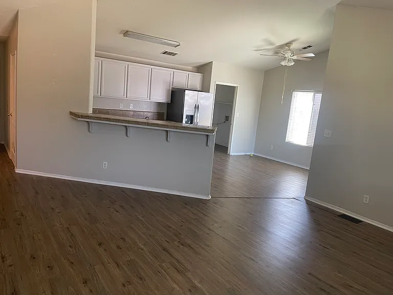 515 Lexington Ave — Photo 2