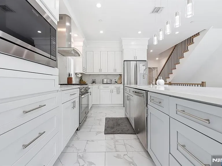 30 Lafayette Ave — Photo 11