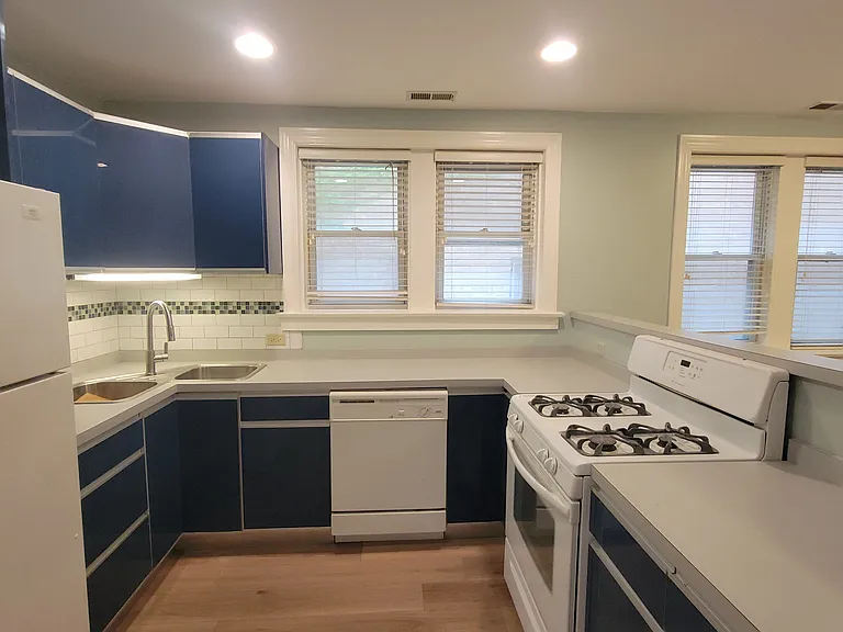 2921 N Albany Ave #G — Photo 3