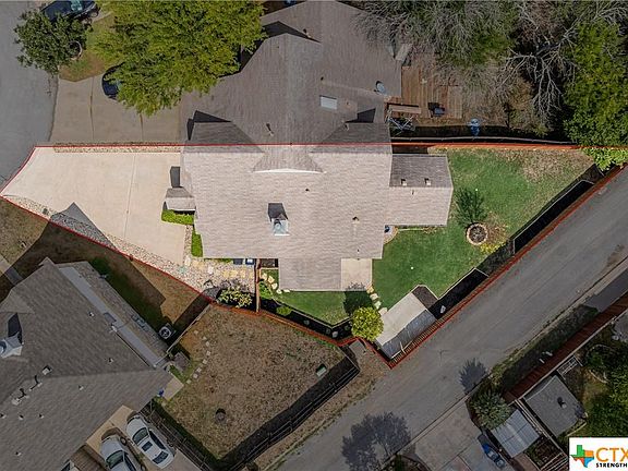 3rd image of 1020 Disraeli Cir