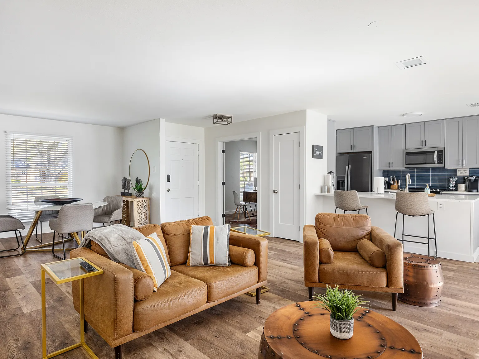3 bed, 1790 sqft, $3,200 — Photo 3