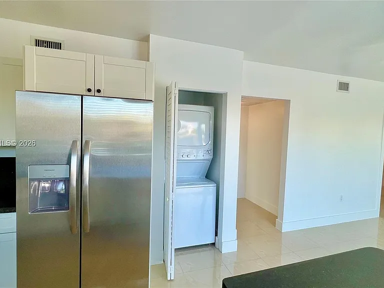 8227 Crespi Blvd #4 — Photo 13