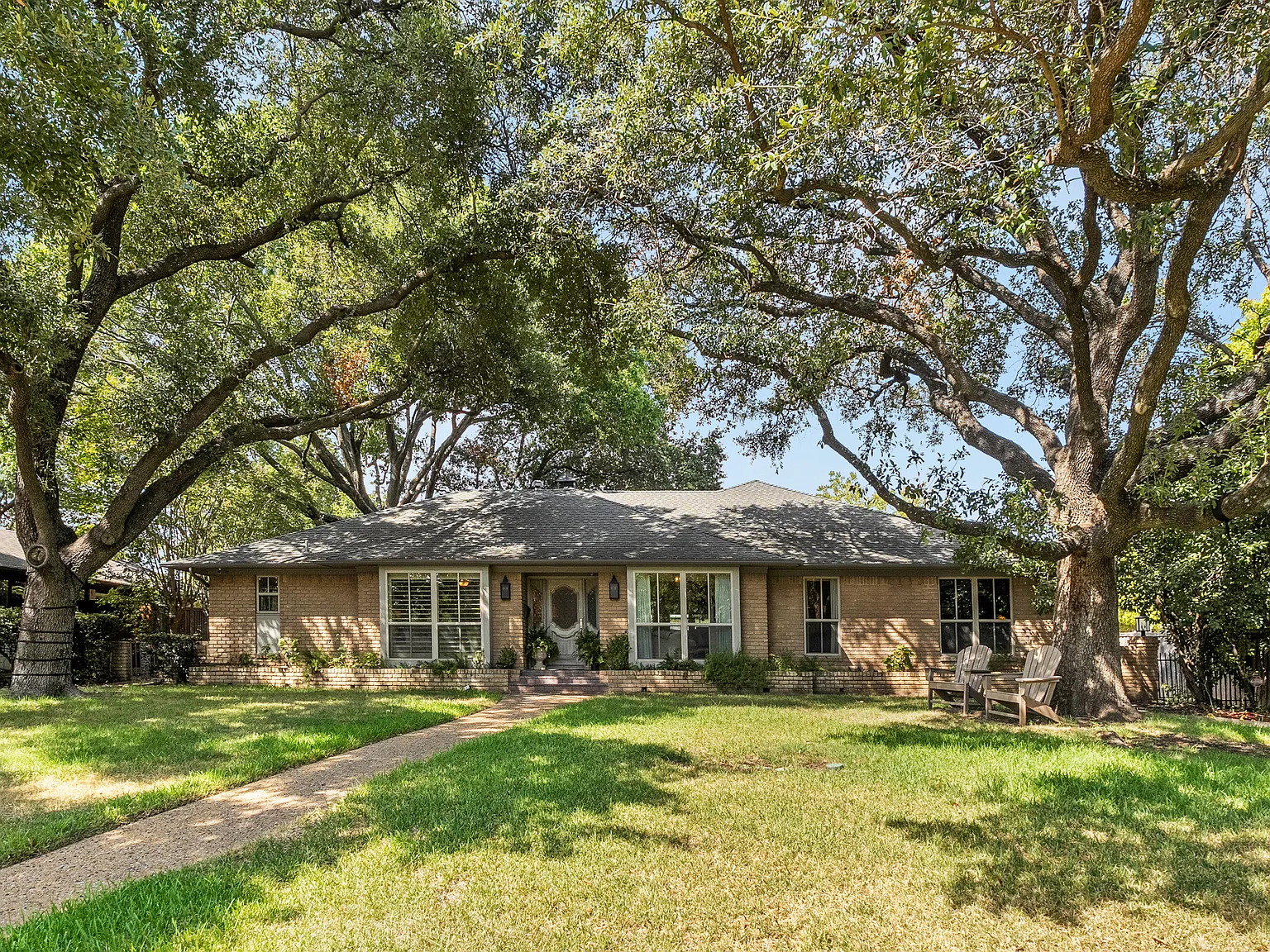 4 bed, 2569 sqft, $8,000 — Photo 1
