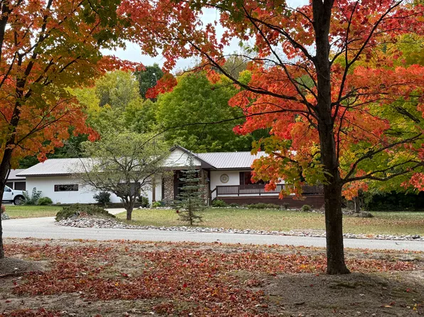 890 Pleasant Valley Rd, Boyne City, MI 49712