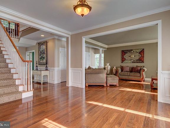 3rd image of 3229 Logan Ln