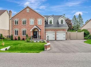 14 Belton Ave E, Ottawa, ON K2S 1G7