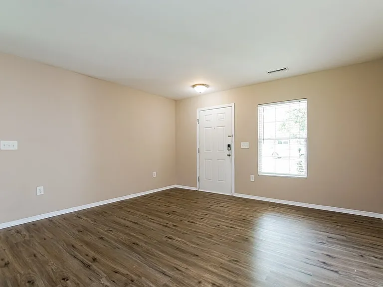 40 Norwich Dr — Photo 5