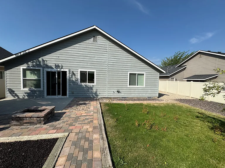 629 E Ionia Dr — Photo 11