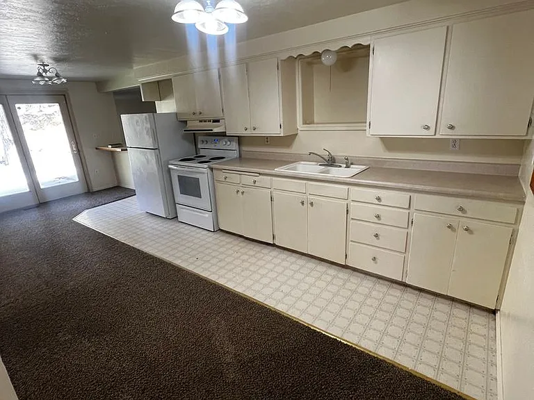 1202 Swisher Rd — Photo 3