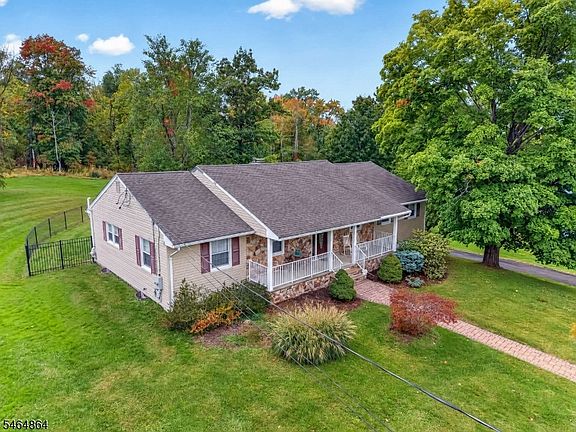 3rd image of 12 Murray Dr