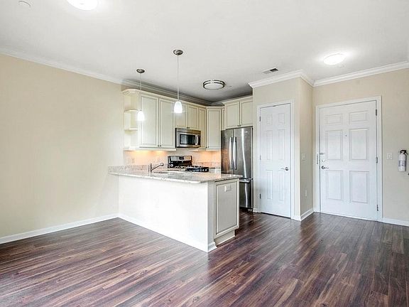 4th image of 55 Emerson Plz E APT 206