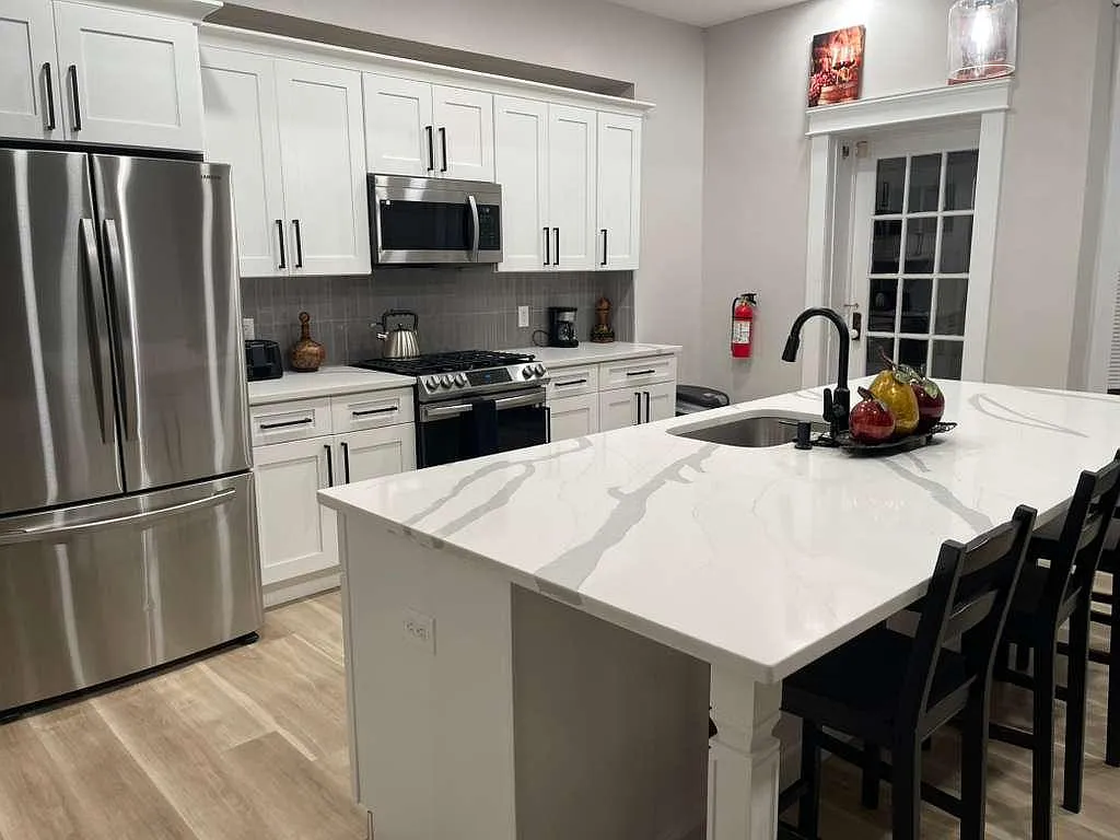 4 bed, 2.0 bath, 2500 sqft, $1,364 — Photo 3