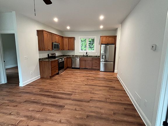 3rd image of 533 Totem Lodge Rd