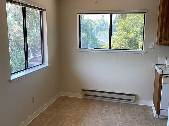 2nd image of 403 Roosevelt Ave APT 6