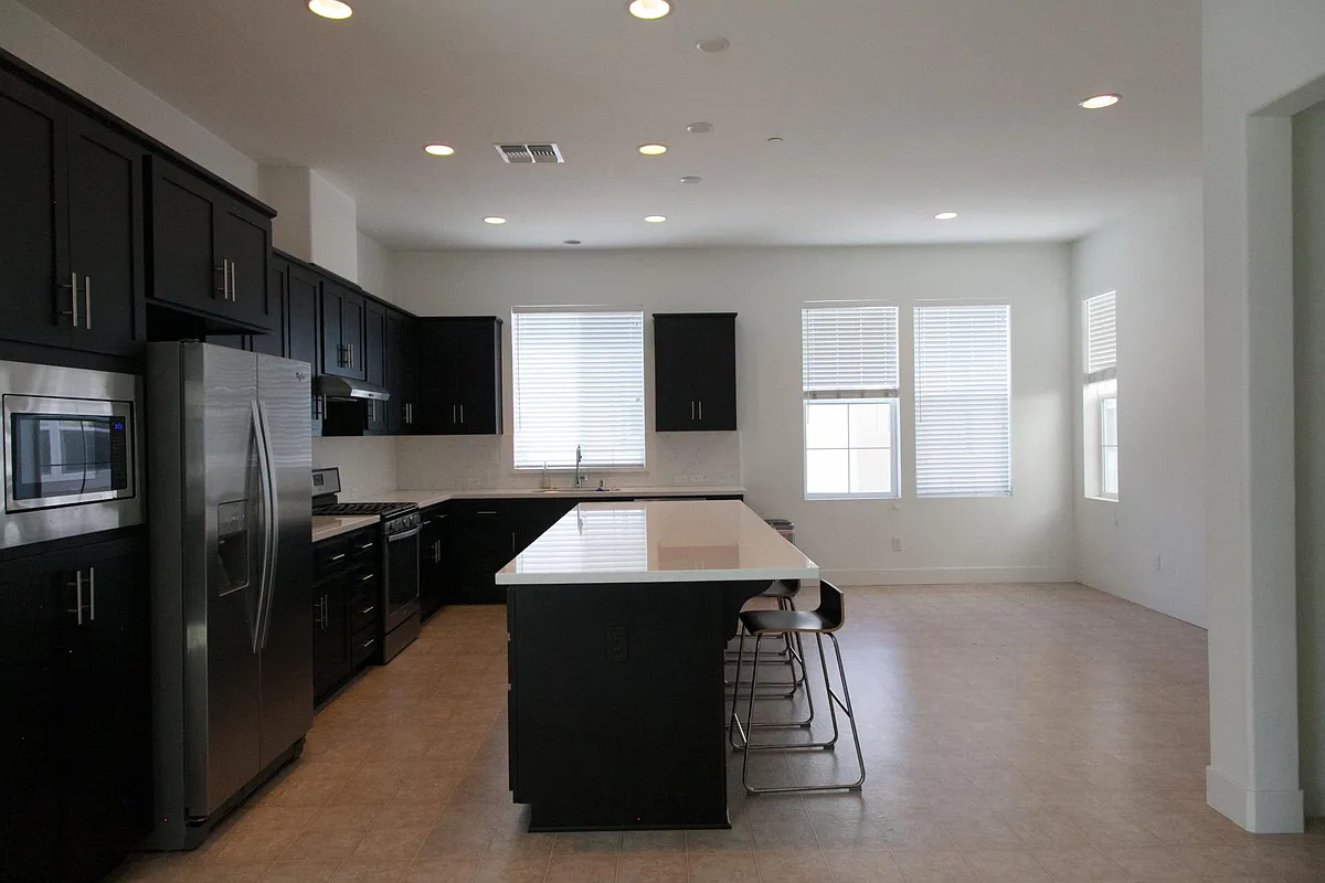Building Photo - 38102 Luma Ter
