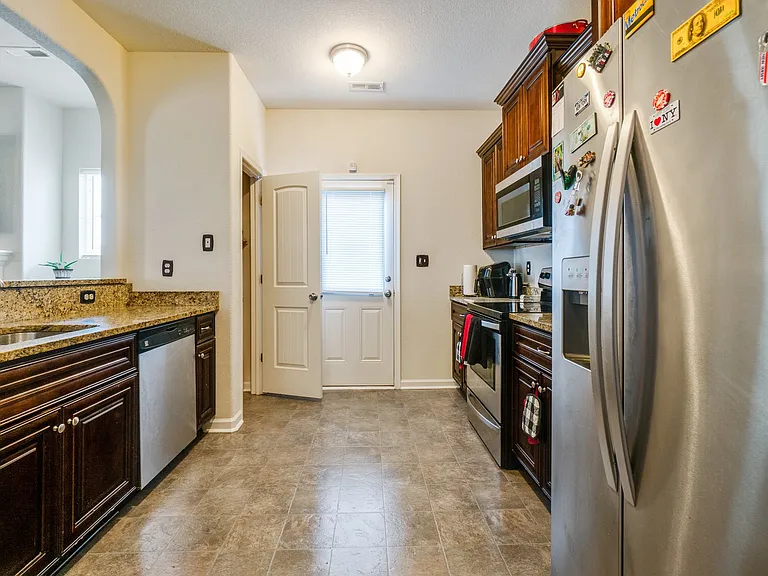 2104 Miller Ave — Photo 11