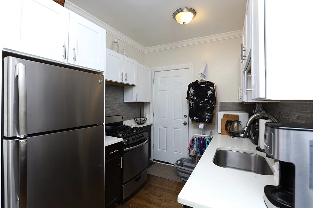 Building Photo - 3817 N Greenview Ave #W3