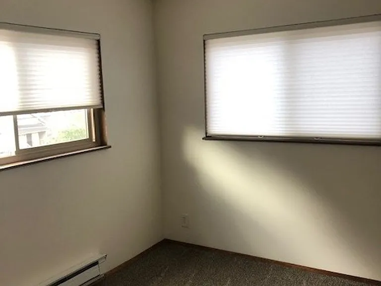 4222 Apts — Photo 9