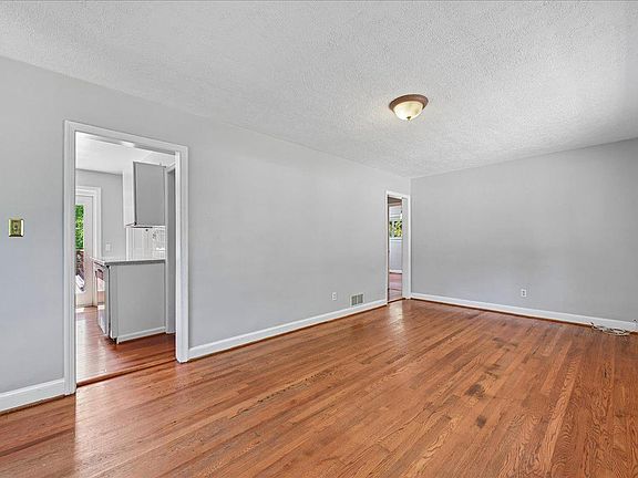3rd image of 3124 Plyers Mill Rd