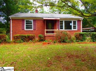 8 Woodland Dr, Greenville, SC 29617