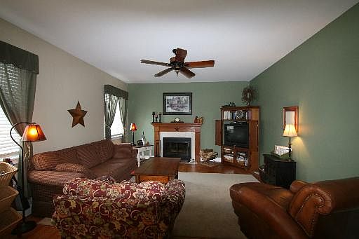 4th image of 12161 White Oak Dr