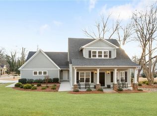 40 E 2nd St, Newnan, GA 30263