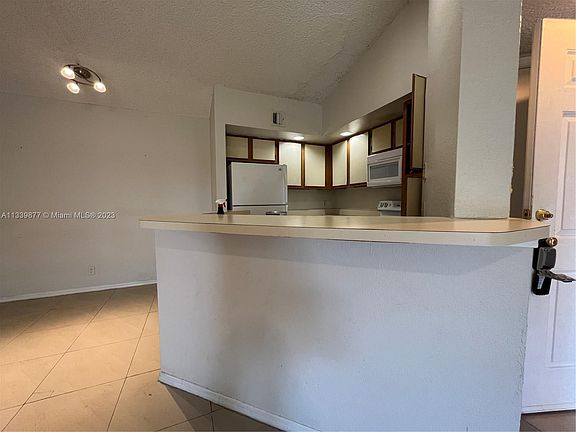 4th image of 3450 Pinewalk Dr N APT 431