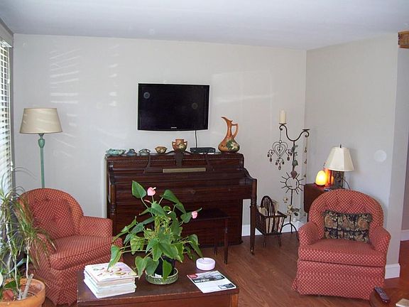 3rd image of 28 Silver Birch Ln