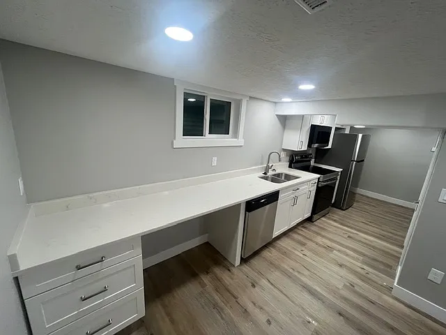 2 bed, 1200 sqft, $1,050 — Photo 3