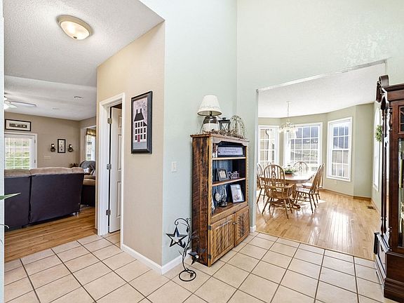 4th image of 1226 Quarry Rd