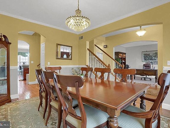 4th image of 1304 Kelley Dr