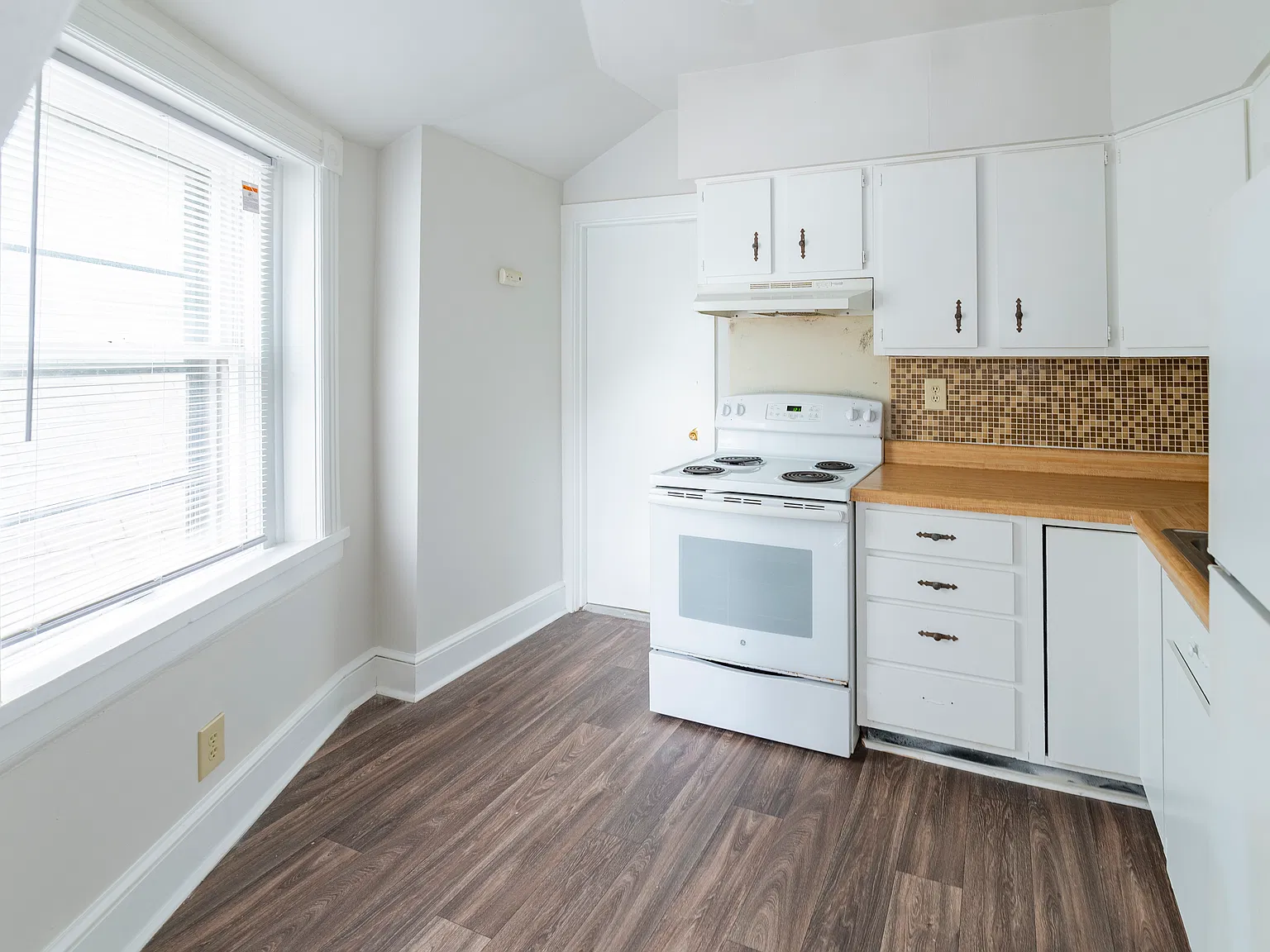 Studio, $689 — Photo 4