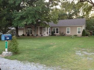 807 County Road 2200 E, Fairfield, IL 62837