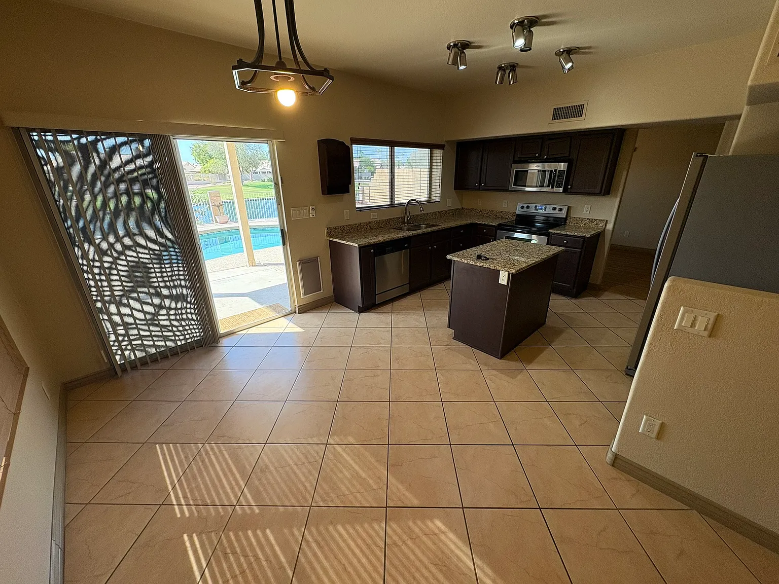772 S Catalina St — Photo 3