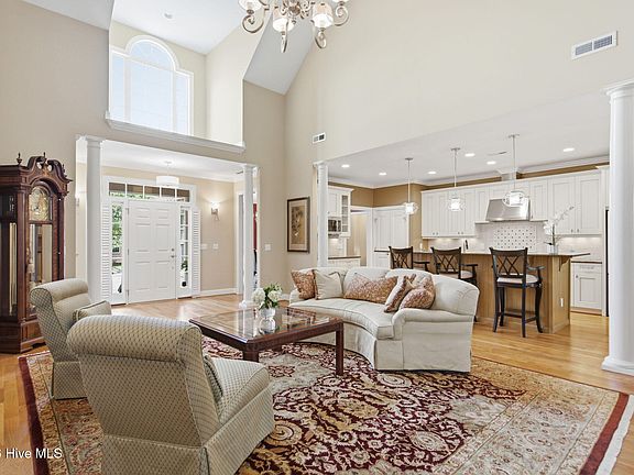 4th image of 2118 Bay Colony Lane