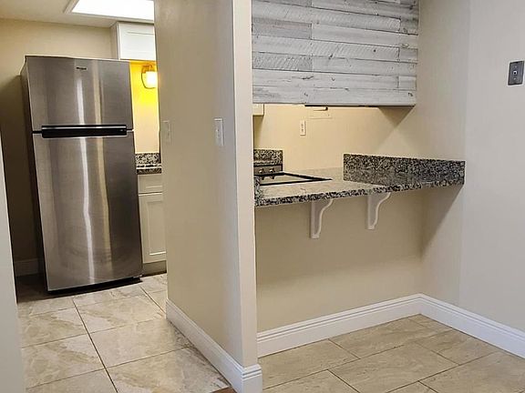 2nd image of 112 Ulster Ct #112