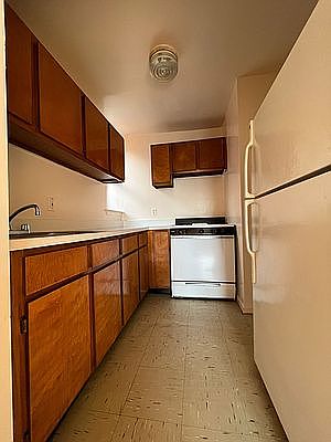 4th image of 1610 Eastern Pkwy #4
