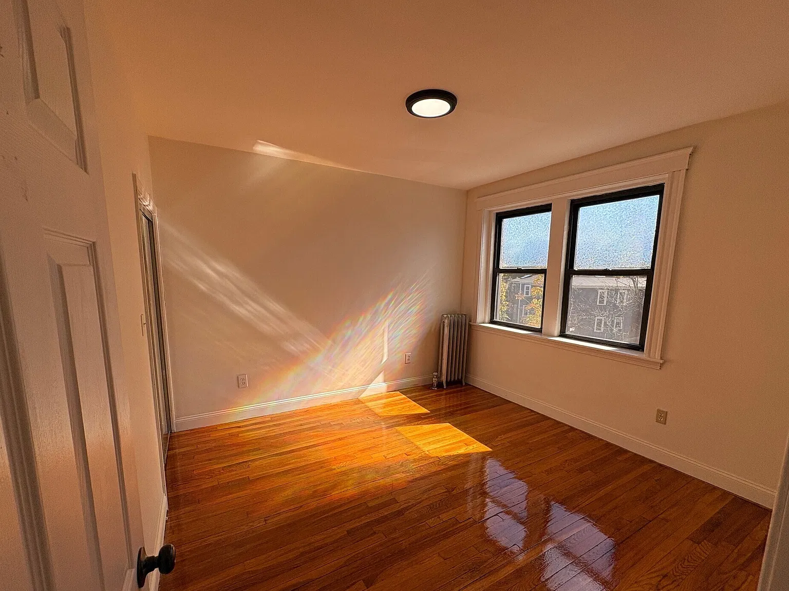 4 bed, 999 sqft, $3,450 — Photo 2