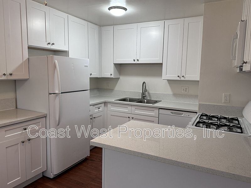 1st image of 4758 Mansfield St #2