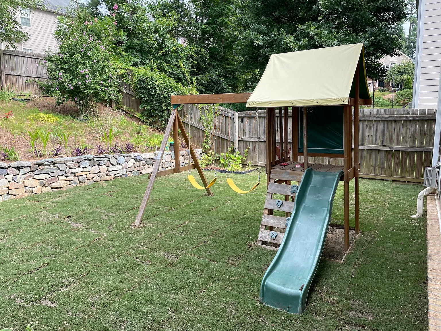 4 bed, 2.5 bath, 2528 sqft, $2,425 — Photo 3