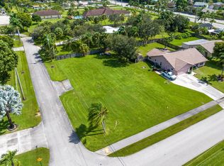 7386 Seabreeze Dr, Lake Worth, FL 33467