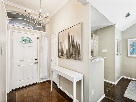 3rd image of 808 Canyon Valley Dr